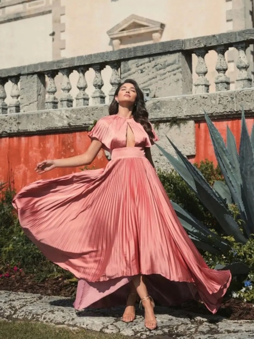 NEW MAC DUGGAL
Pleated High-Low Gown With Cutout in Dusty Rose Sz: 4 #11637